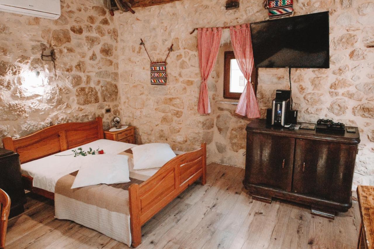 The Old Stable 1861 Villa Imotski Bagian luar foto
